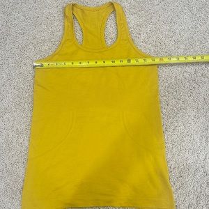 Lululemon swiftly tank. Size 6 or 8. See photos for measurements.